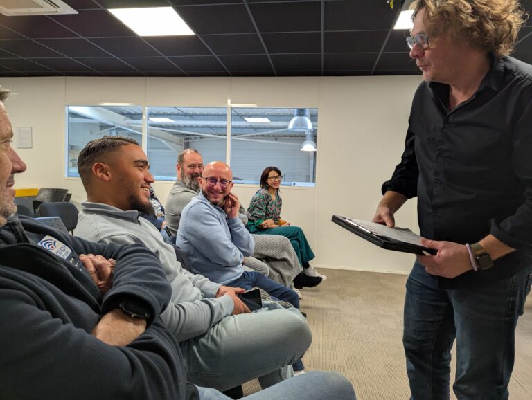 🎭 Quand le théâtre s’invite au travail pour parler… du handicap !