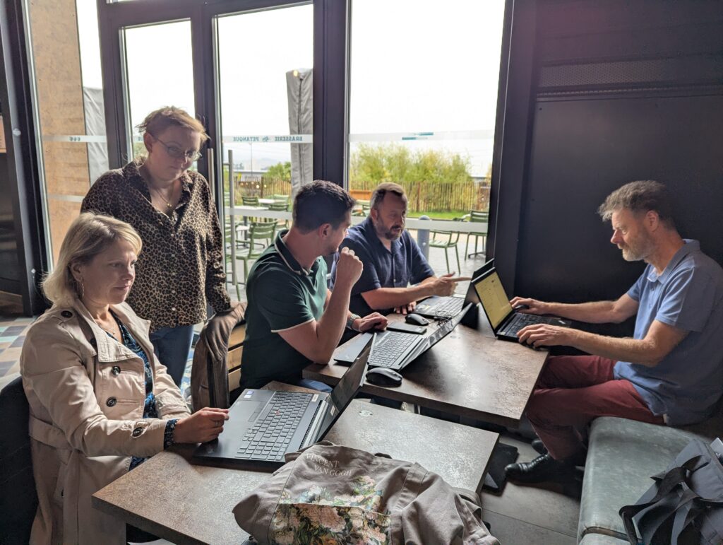 en pleine réflexion réunion CA